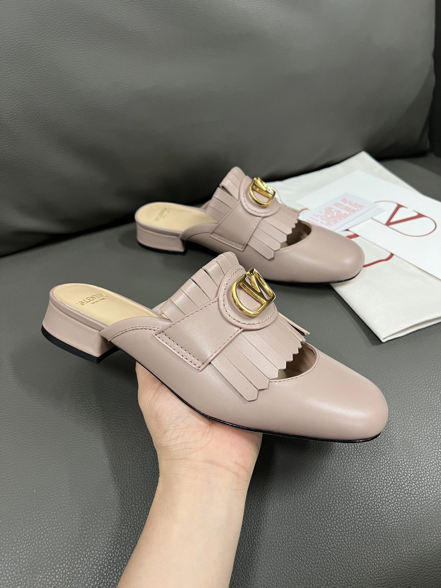 COCO-- V1859ti9o 6W2S0LP8DSHW34 Heel height： 2.5CM Calfskin item:E-X194D4042